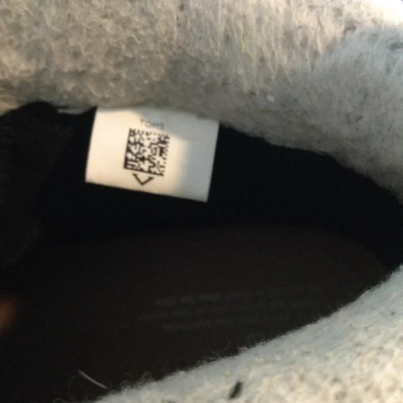 Toms Women's Black Leather Warm Chic Fashion Ankle Boots Brass Eyelets Size 8 - Picture 7 of 7